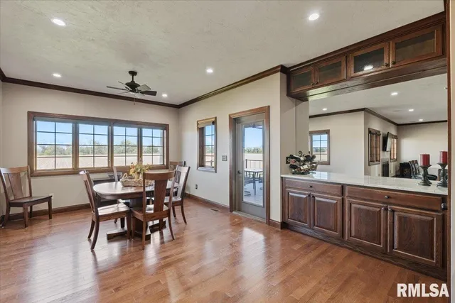 $570,000 | 15758 North 2120th Avenue, Geneseo, IL 61254