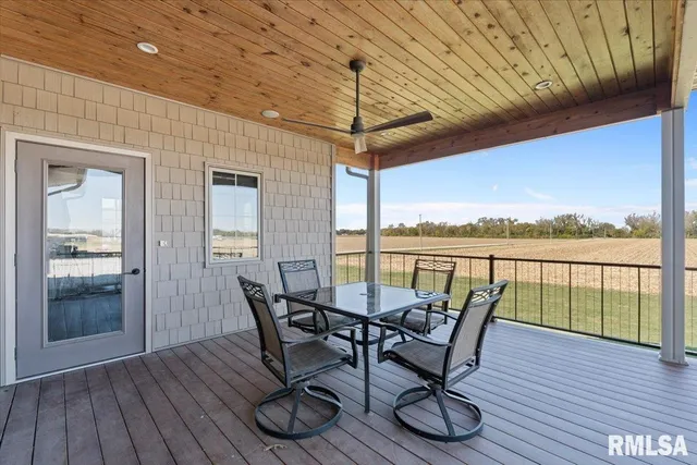 $570,000 | 15758 North 2120th Avenue, Geneseo, IL 61254