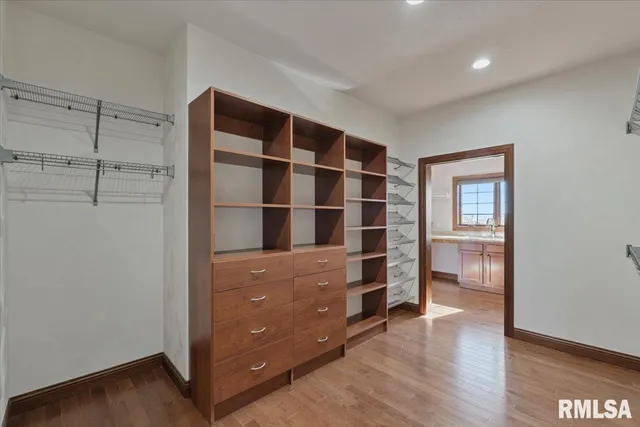 $570,000 | 15758 North 2120th Avenue, Geneseo, IL 61254