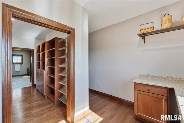 $570,000 | 15758 North 2120th Avenue, Geneseo, IL 61254