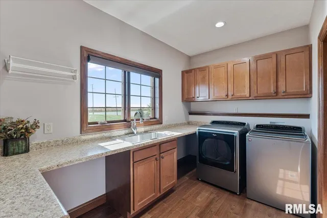 $570,000 | 15758 North 2120th Avenue, Geneseo, IL 61254