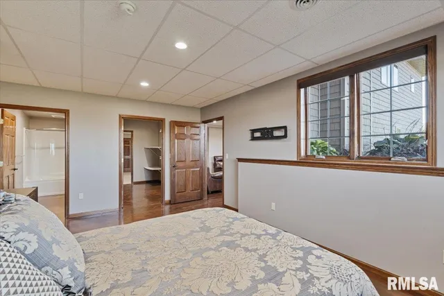 $570,000 | 15758 North 2120th Avenue, Geneseo, IL 61254