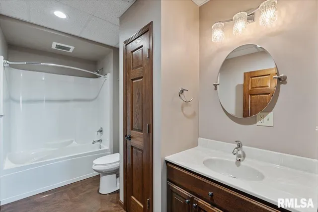 $570,000 | 15758 North 2120th Avenue, Geneseo, IL 61254