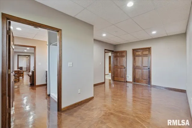 $570,000 | 15758 North 2120th Avenue, Geneseo, IL 61254