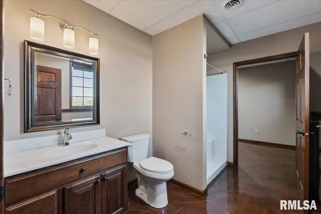 $570,000 | 15758 North 2120th Avenue, Geneseo, IL 61254