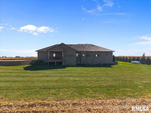 $570,000 | 15758 North 2120th Avenue, Geneseo, IL 61254