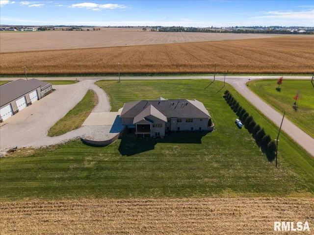 $570,000 | 15758 North 2120th Avenue, Geneseo, IL 61254