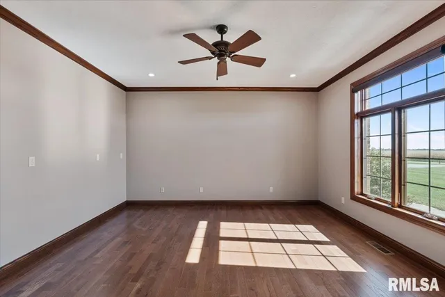 $570,000 | 15758 North 2120th Avenue, Geneseo, IL 61254