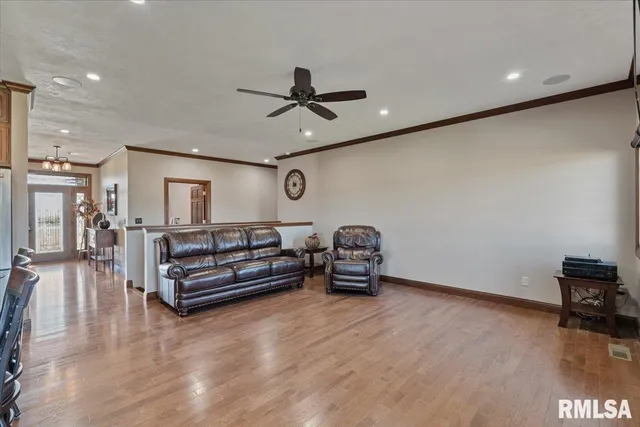 $570,000 | 15758 North 2120th Avenue, Geneseo, IL 61254