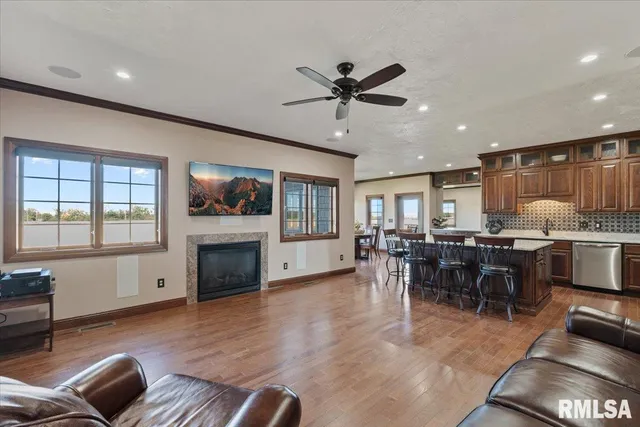 $570,000 | 15758 North 2120th Avenue, Geneseo, IL 61254