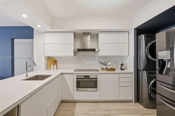 $4,800 | 31 Southeast 5th Street, Unit 2410, Miami, FL 33131