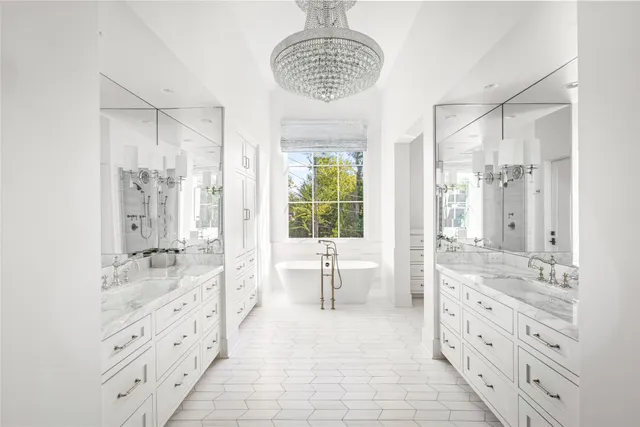 $5,995,000 | 811 Creek Wood Way, Houston, TX 77024