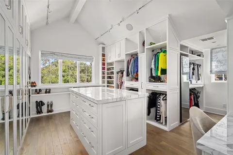 $5,995,000 | 811 Creek Wood Way, Houston, TX 77024