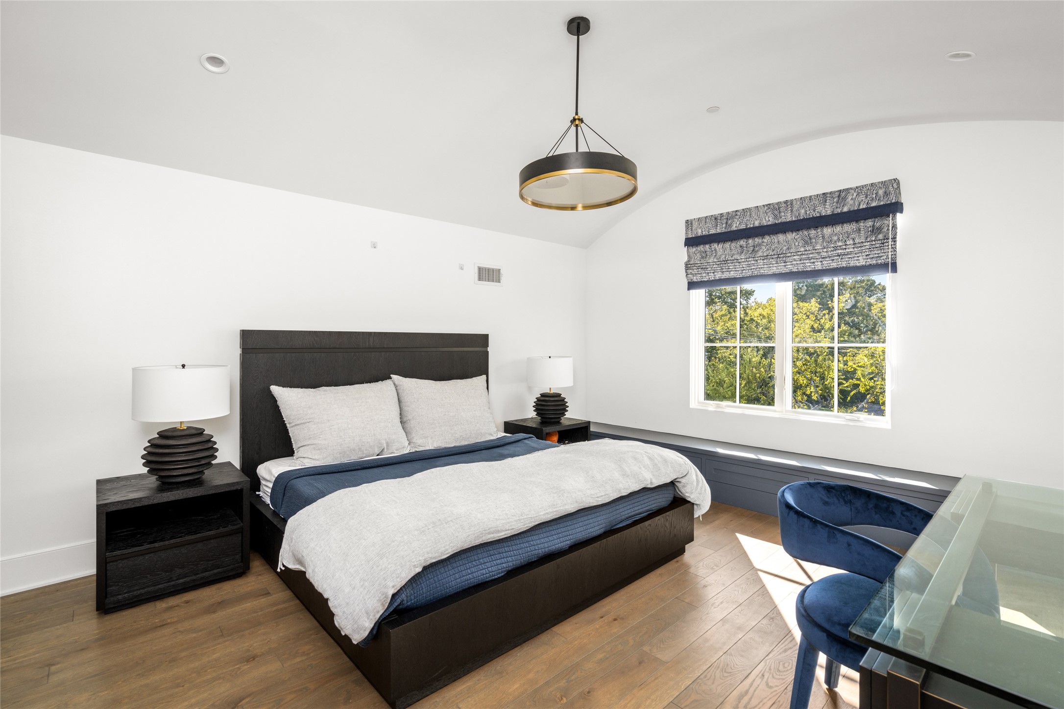 811 Creek Wood Way Houston, TX 77024 - Photo 32 of 49 a bed room with a bed and a chair