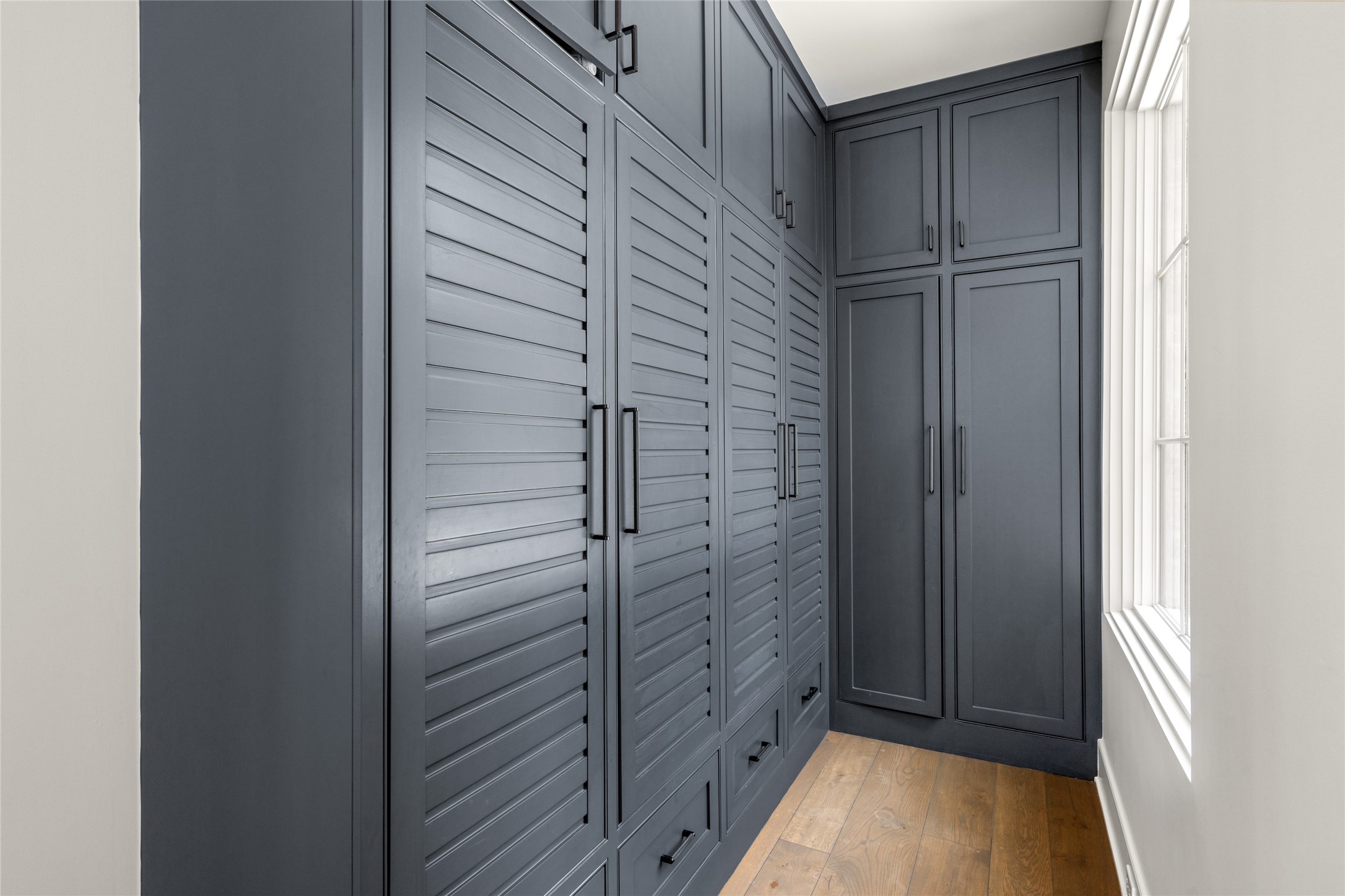 811 Creek Wood Way Houston, TX 77024 - Photo 36 of 49 a view of bathroom with shower