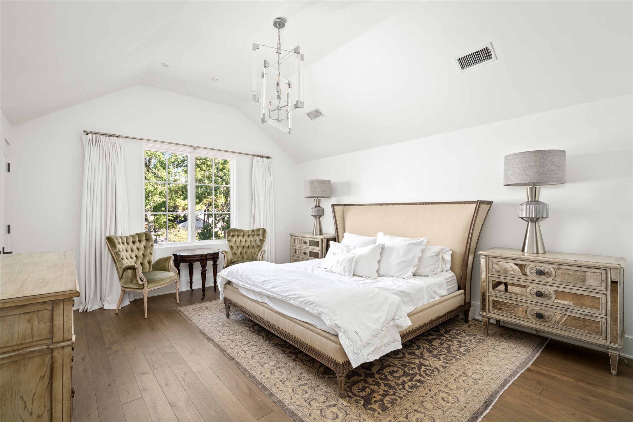 811 Creek Wood Way Houston, TX 77024 - Photo 40 of 49 a bedroom with a bed and a table in it