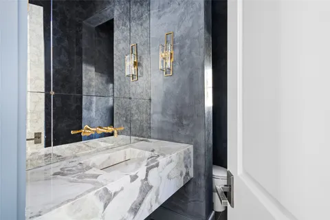 $5,995,000 | 811 Creek Wood Way, Houston, TX 77024