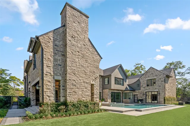 $5,995,000 | 811 Creek Wood Way, Houston, TX 77024