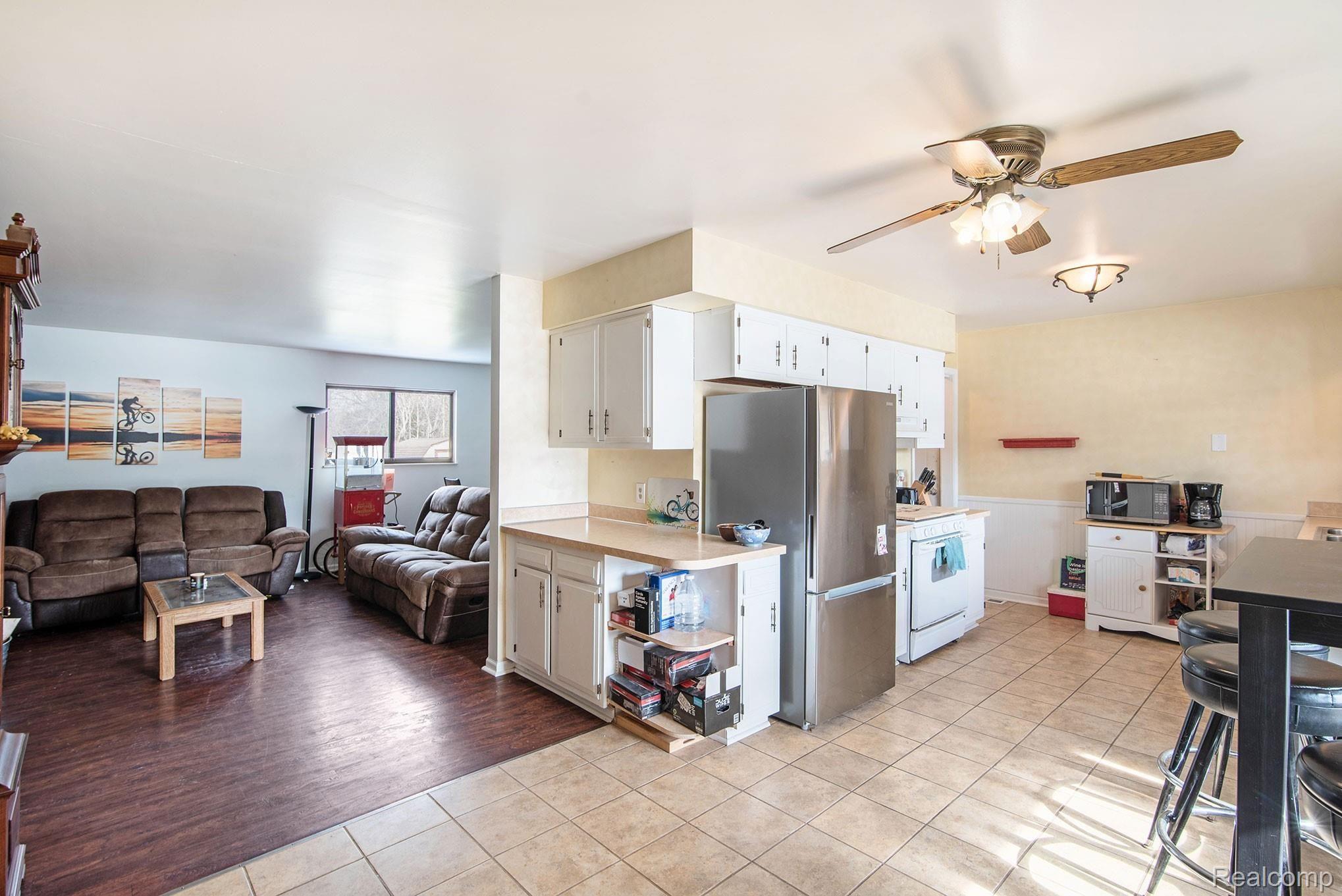 7482 Coldwater Road Flushing, MI 48433 - Photo 3 of 19 4.jpg