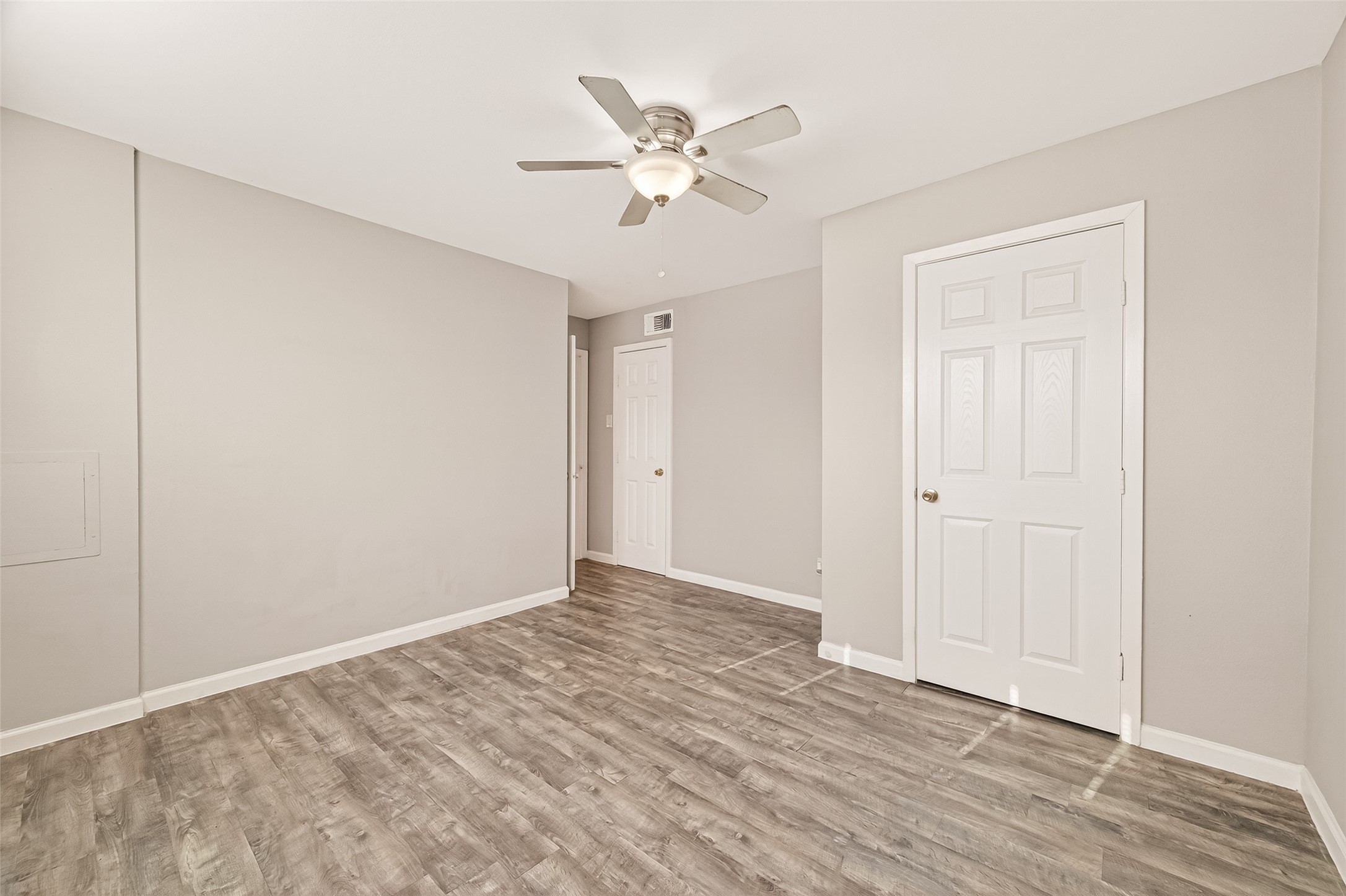 1529 Wirt Road, Unit 1 Houston, TX 77055 - Photo 8 of 16 a view of an empty room with wooden floor