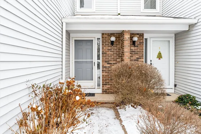 $209,900 | 200 Southwick Court, Henrietta, NY 14623