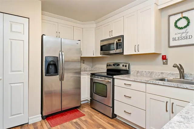 $209,900 | 200 Southwick Court, Henrietta, NY 14623