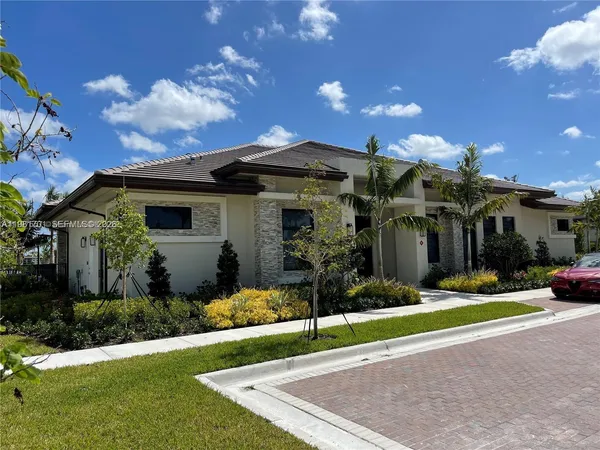 $2,900 | 969 Northeast 211th Street, Unit 969, Miami, FL 33179