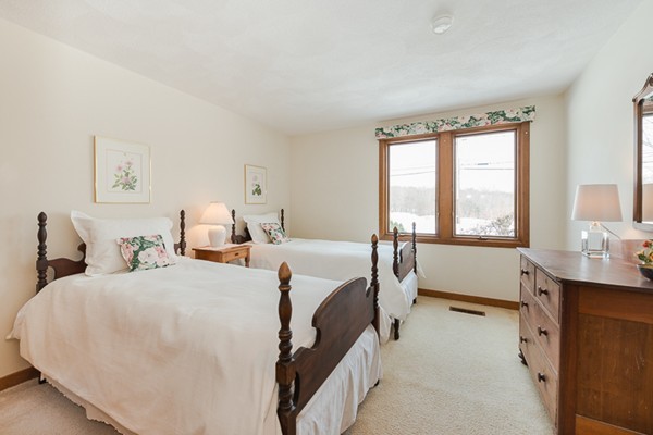 513 Strawberry Hill Road Concord, MA 01742 - Photo 7 of 30 Gallery Image 7