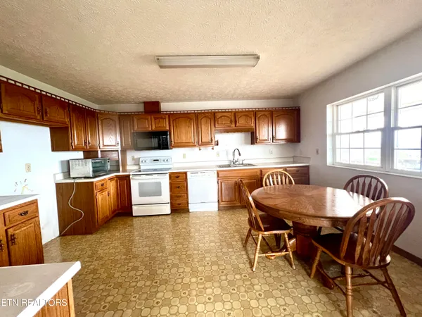 $349,900 | 1060 Hilltop Lane, Kodak, TN 37764