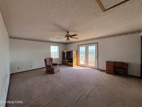 $349,900 | 1060 Hilltop Lane, Kodak, TN 37764