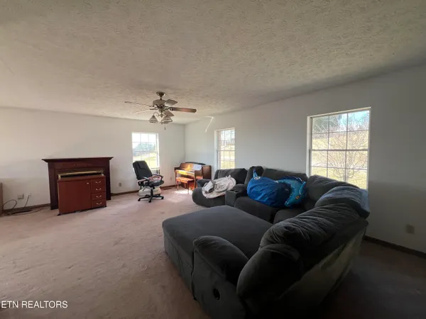 $349,900 | 1060 Hilltop Lane, Kodak, TN 37764