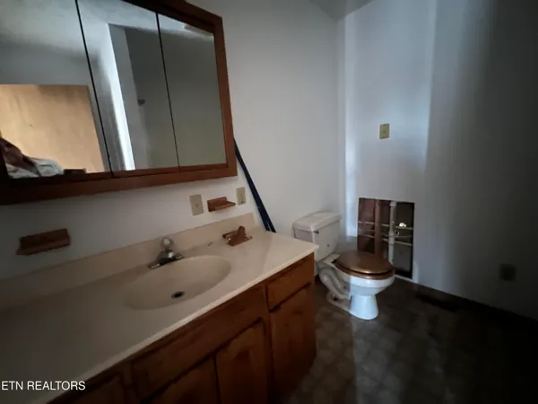 $349,900 | 1060 Hilltop Lane, Kodak, TN 37764