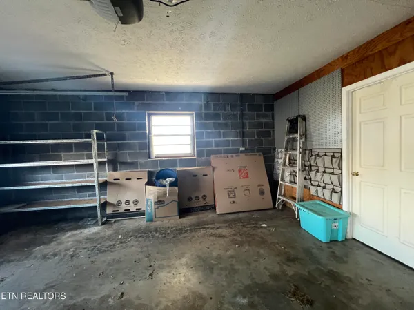 $349,900 | 1060 Hilltop Lane, Kodak, TN 37764