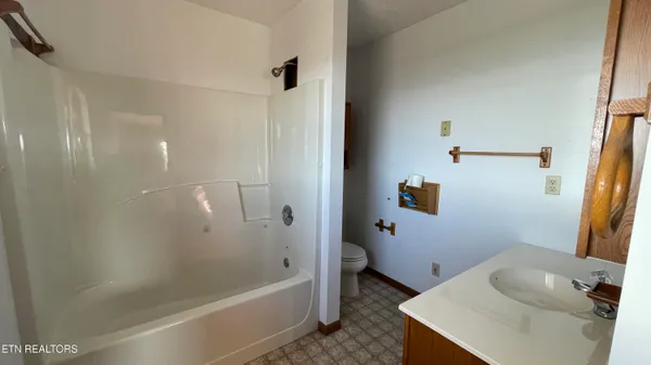 $349,900 | 1060 Hilltop Lane, Kodak, TN 37764