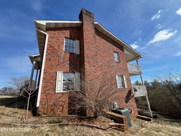 $349,900 | 1060 Hilltop Lane, Kodak, TN 37764