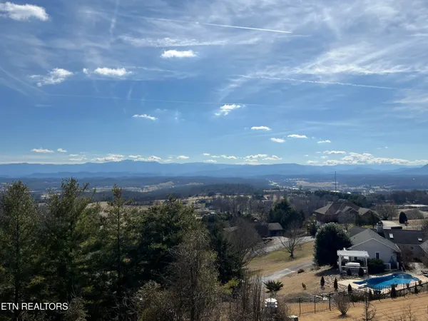 $349,900 | 1060 Hilltop Lane, Kodak, TN 37764