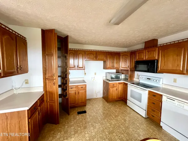 $349,900 | 1060 Hilltop Lane, Kodak, TN 37764