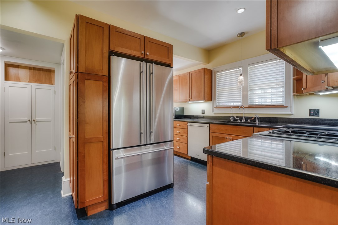 92 Grandin Road Akron, OH 44313 - Photo 11 of 35 Gallery Image 11