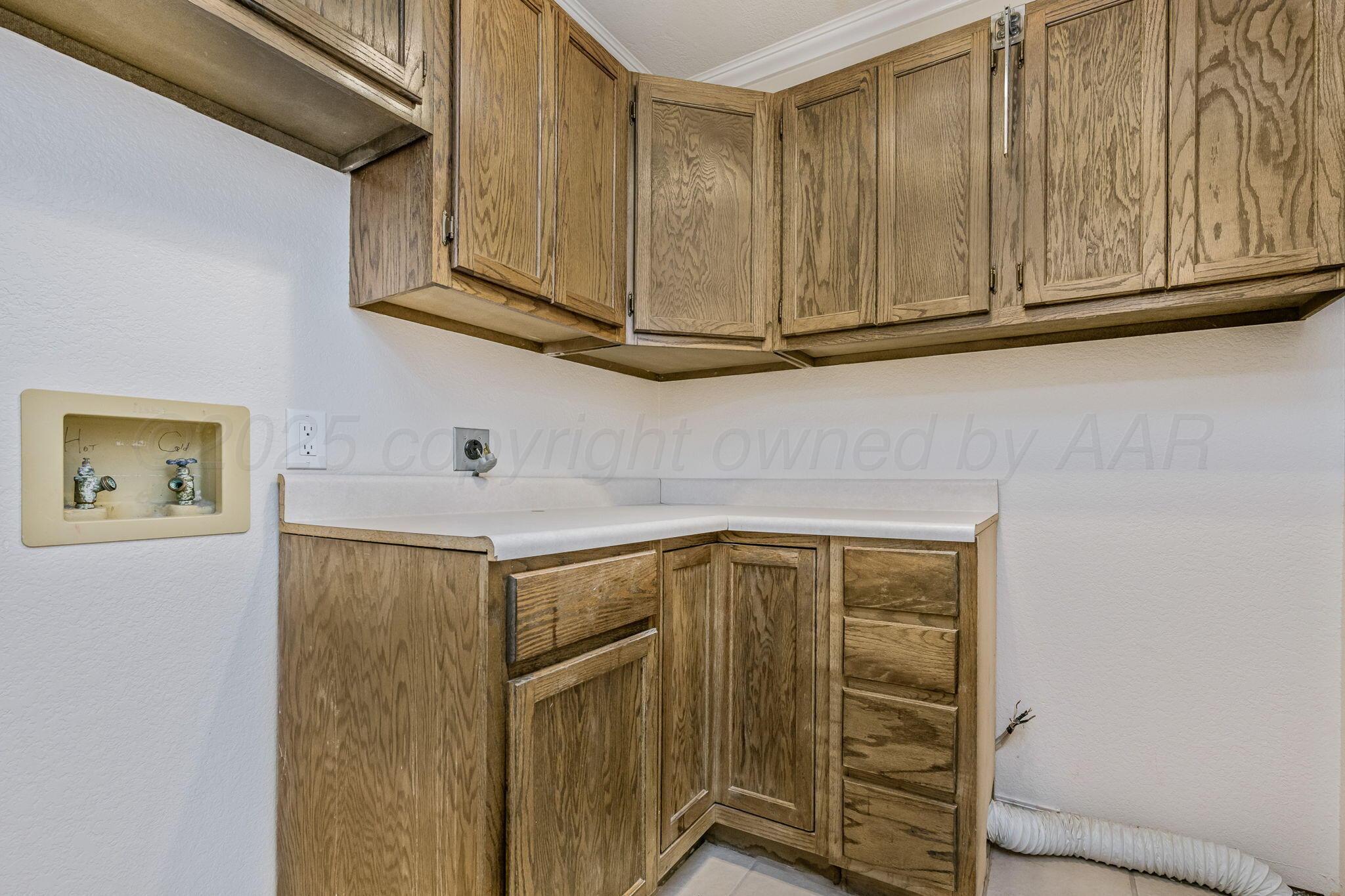 101 Mathis Drive Amarillo, TX 79118 - Photo 27 of 36 a utility room with dryer and washer