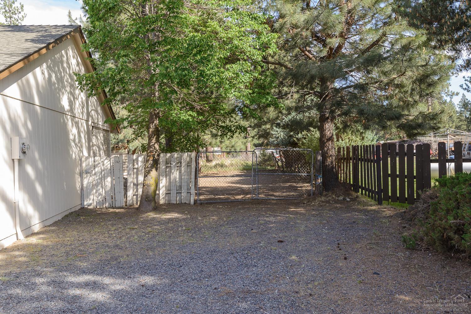 19559 Apache Road Bend, OR 97702 - Photo 18 of 24 Additional Photo