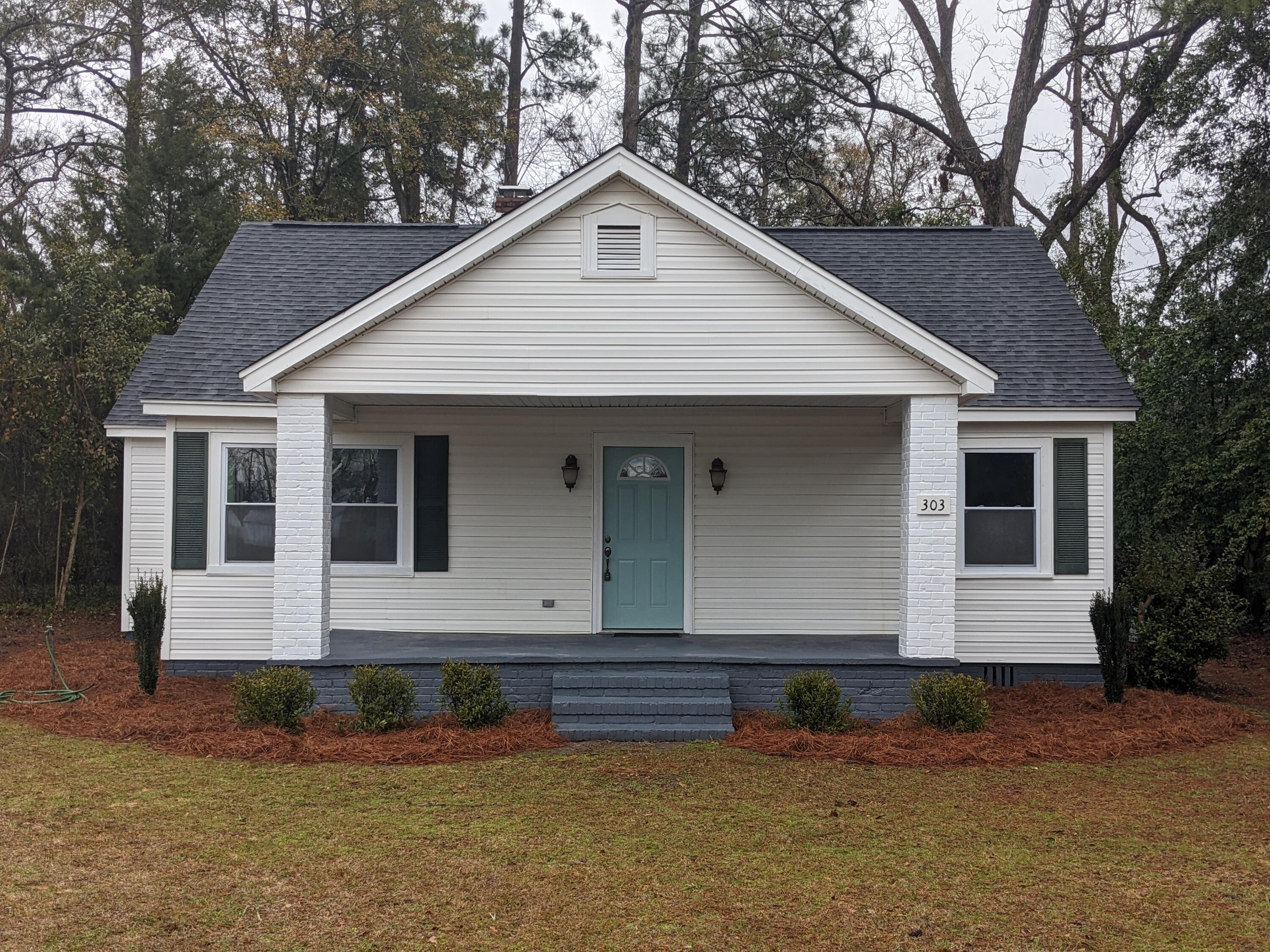 303 East George Street St. George, SC 29477 - Photo 2 of 23 PXL_20250127_161047352