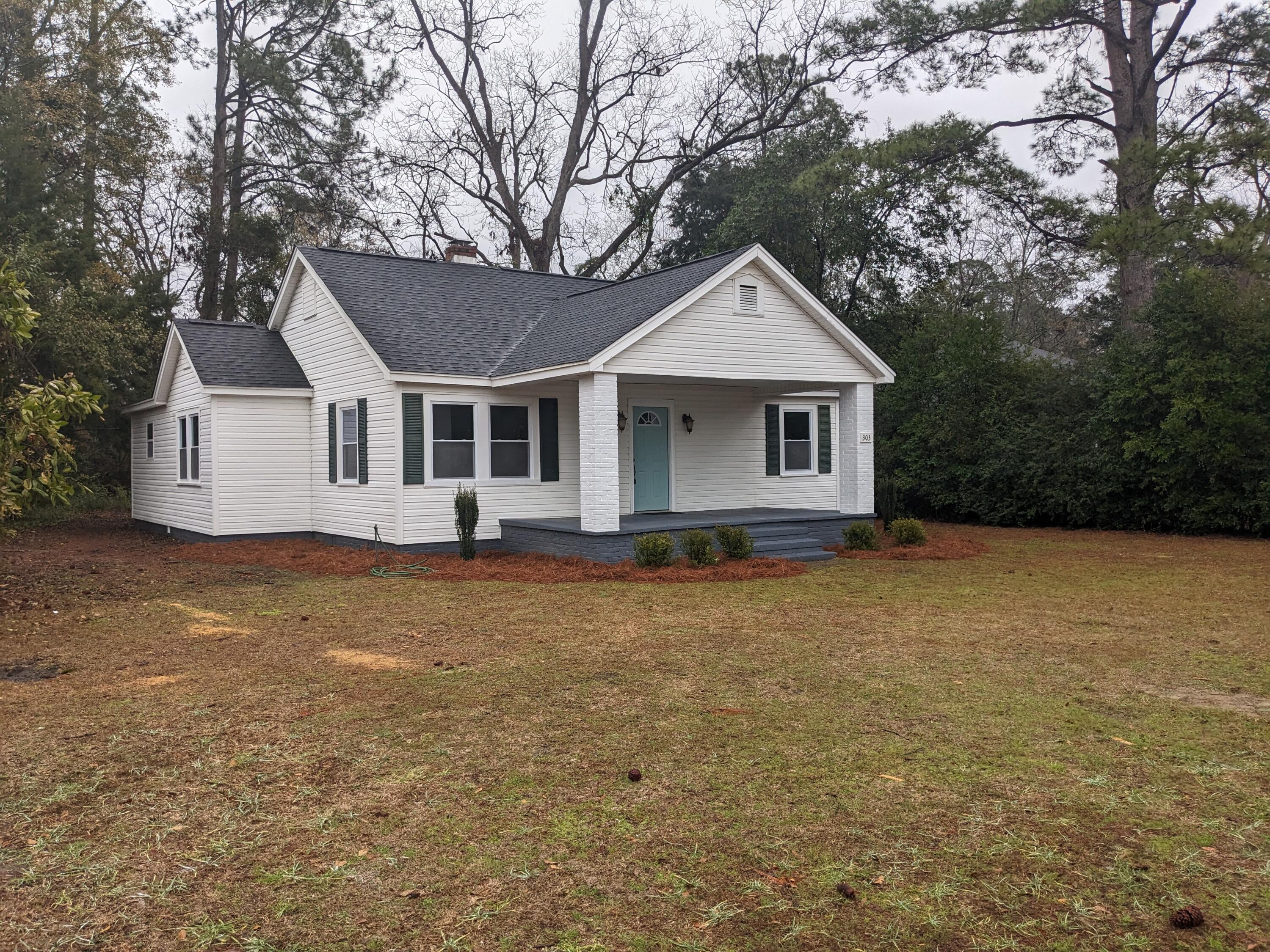 303 East George Street St. George, SC 29477 - Photo 4 of 23 PXL_20250127_161112481