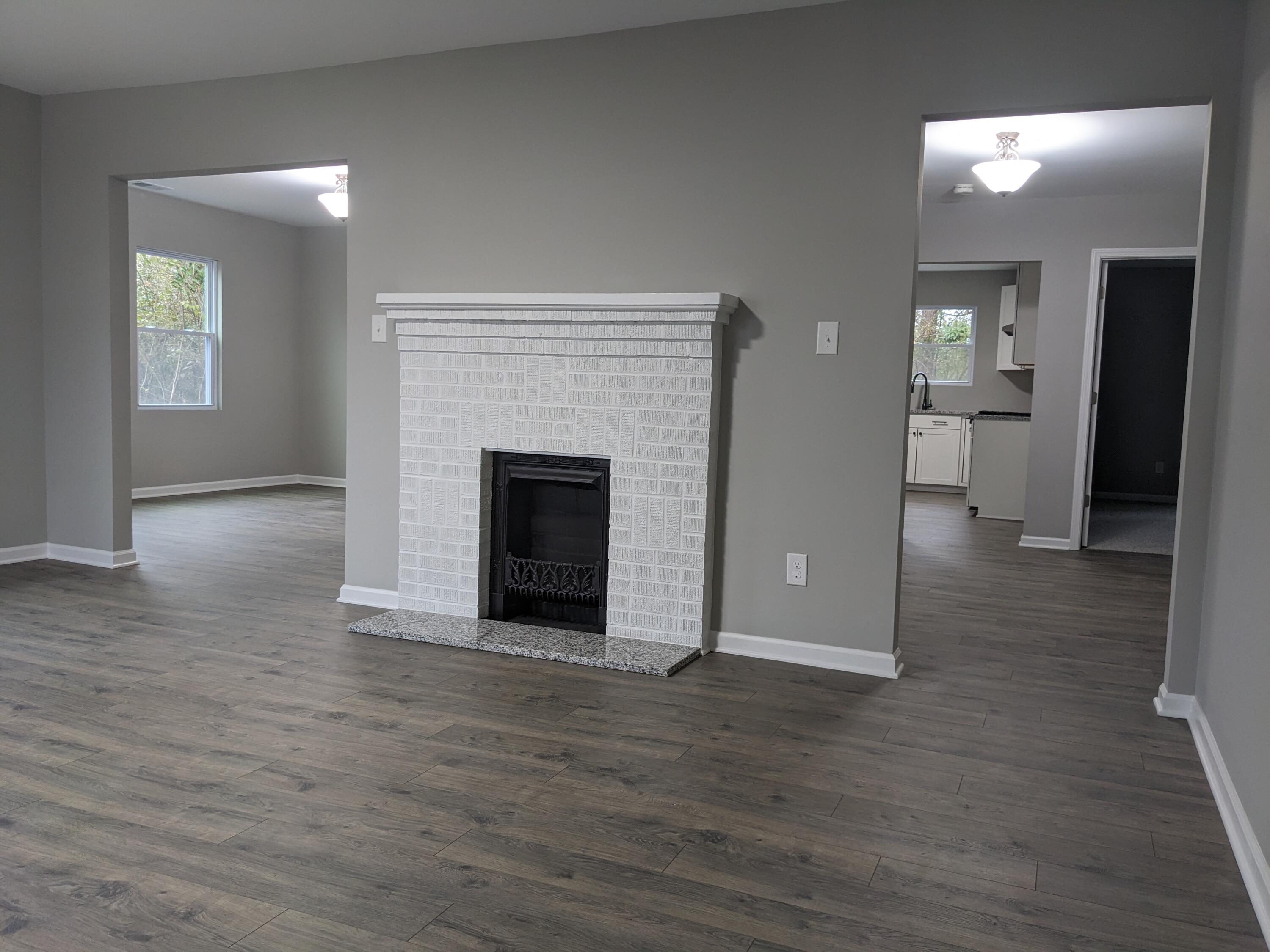 303 East George Street St. George, SC 29477 - Photo 5 of 23 PXL_20250127_213642545