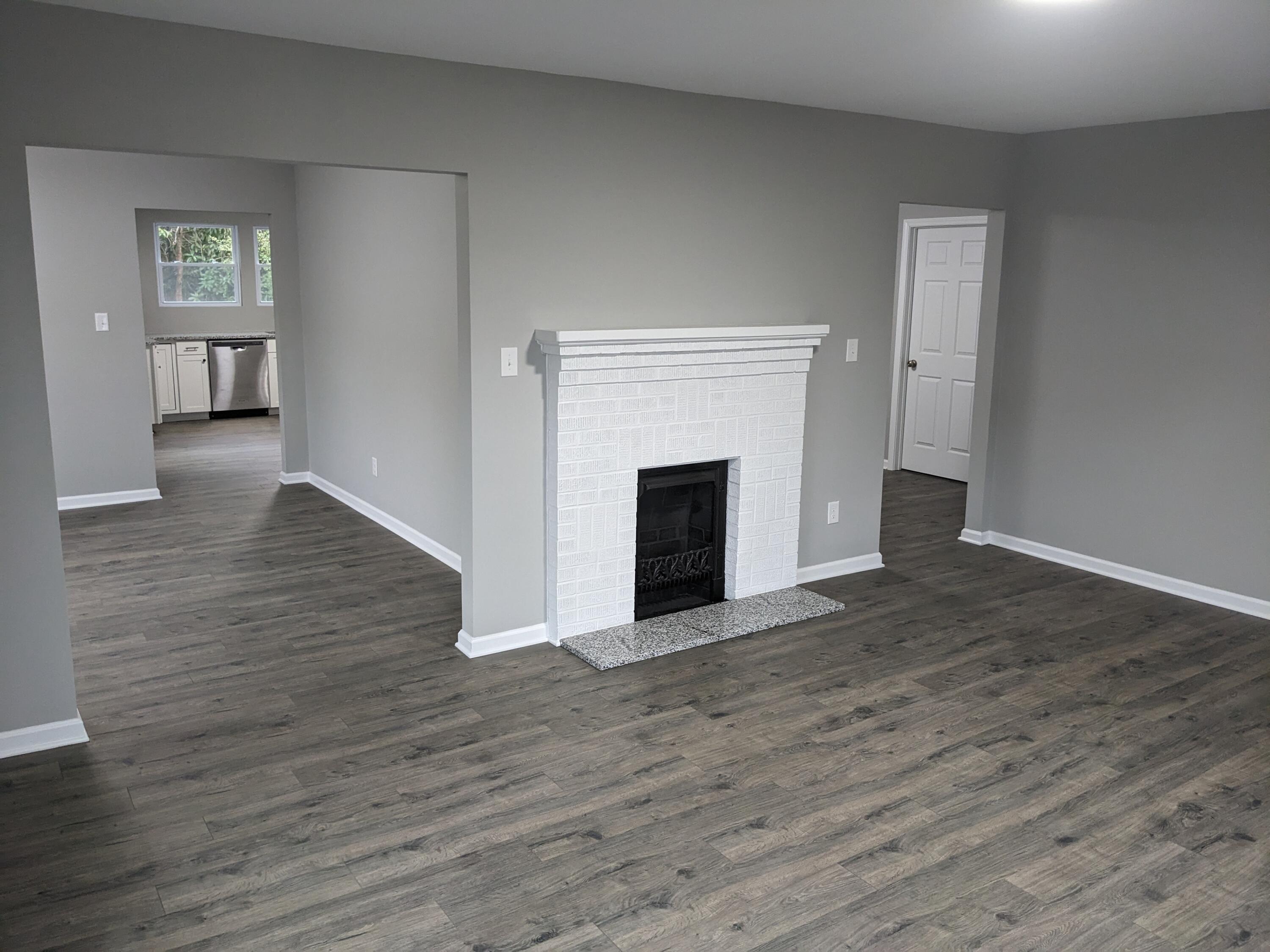303 East George Street St. George, SC 29477 - Photo 6 of 23 PXL_20250127_213427029