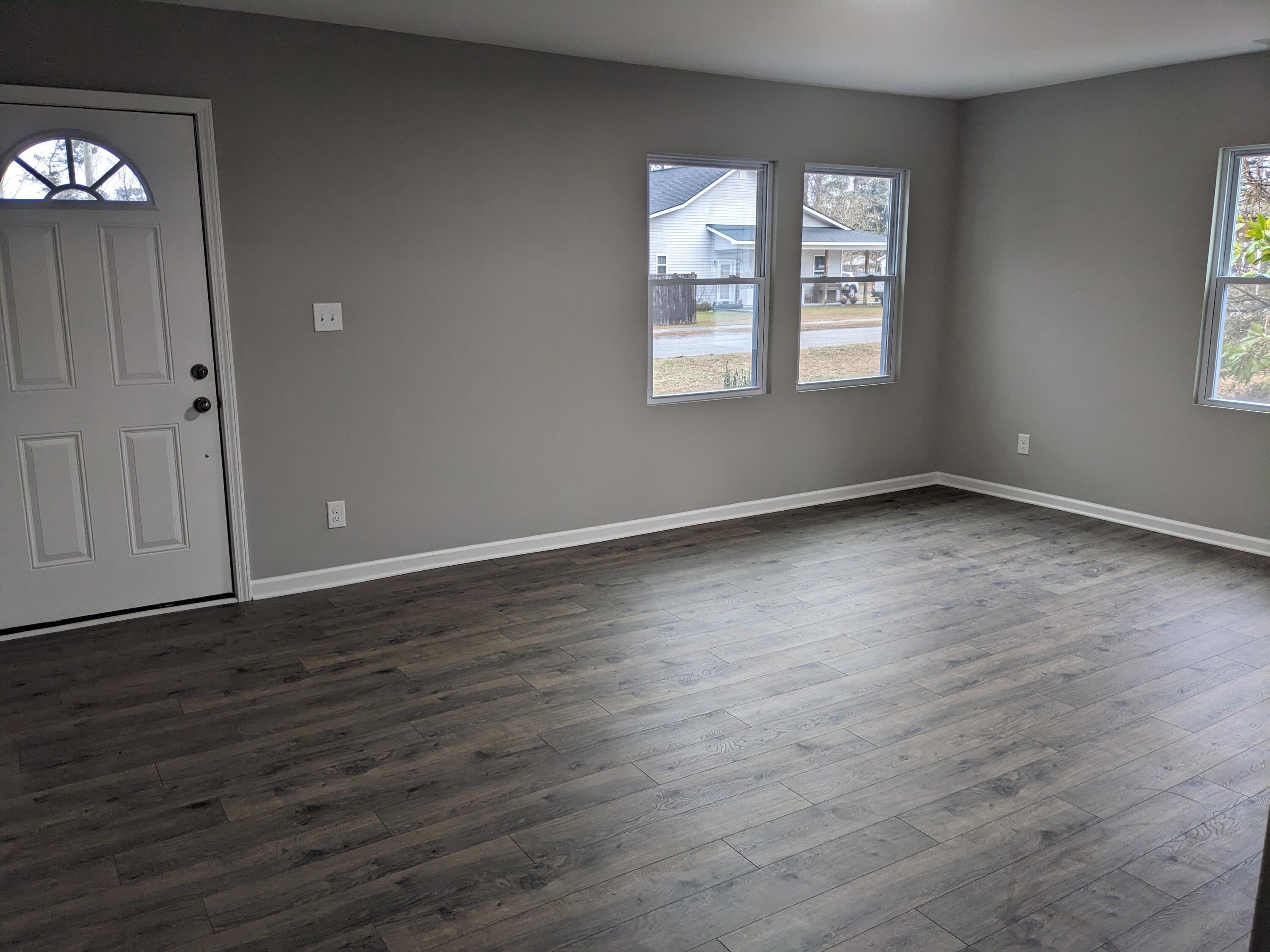 303 East George Street St. George, SC 29477 - Photo 7 of 23 PXL_20250127_212952117