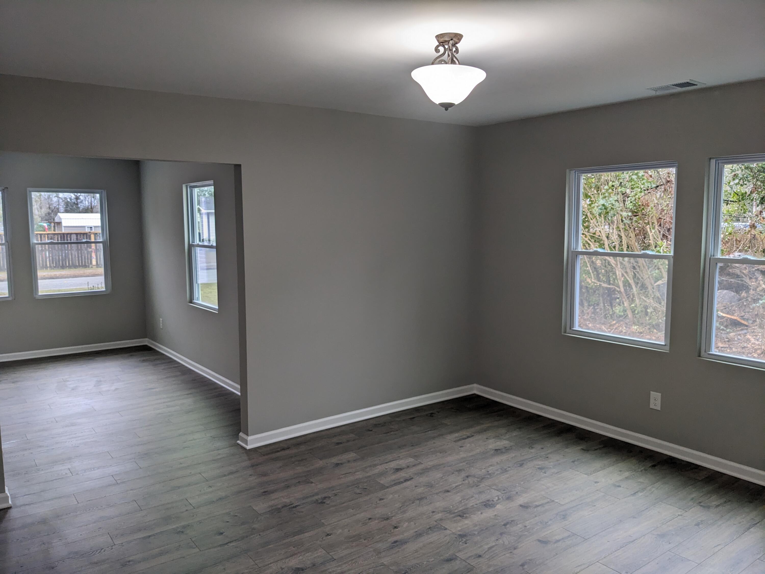 303 East George Street St. George, SC 29477 - Photo 9 of 23 PXL_20250127_212126357