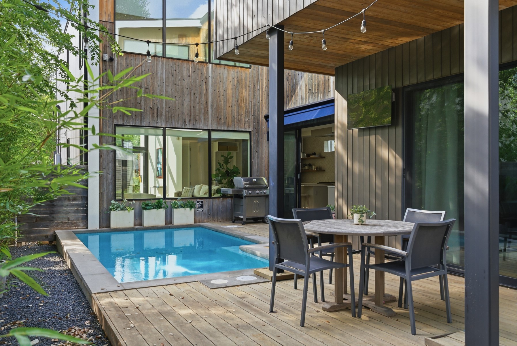 1605 Chelsea Lane, Unit 1 Austin, TX 78704 - Photo 23 of 39 a view of a dinning tables and chairs in the patio