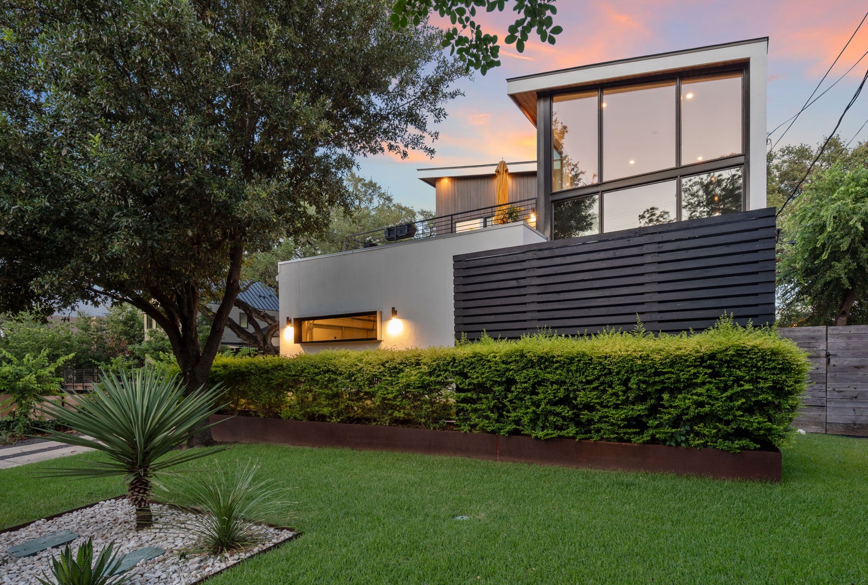 1605 Chelsea Lane, Unit 1 Austin, TX 78704 - Photo 33 of 39 a view of a backyard with garden