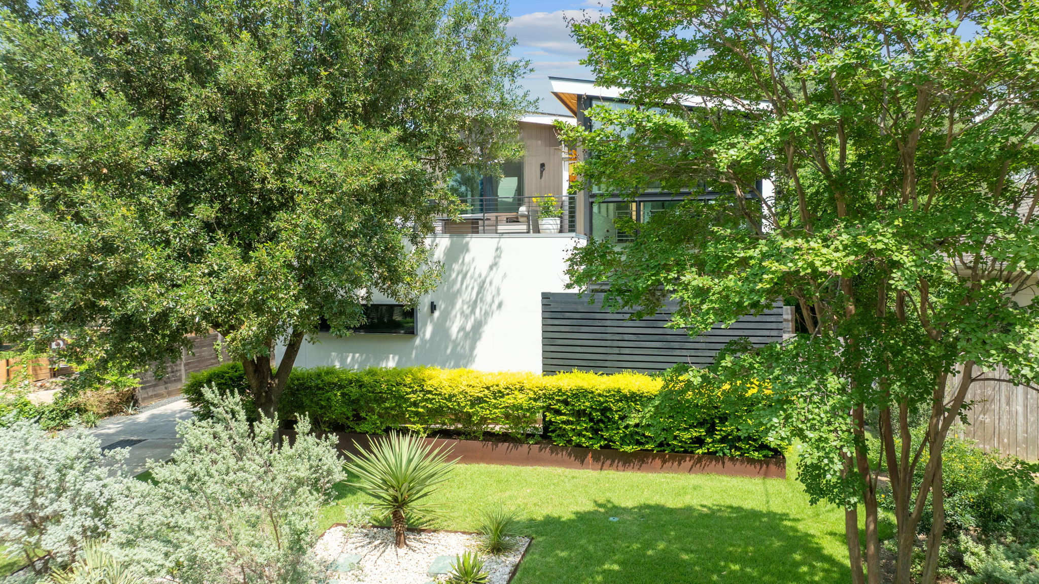 1605 Chelsea Lane, Unit 1 Austin, TX 78704 - Photo 34 of 38 View of yard