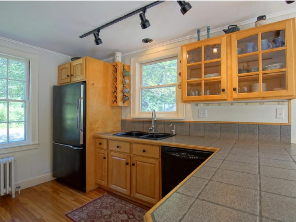 782 Middle Road Portsmouth, NH 03801 - Photo 4 of 32 Gallery Image 4